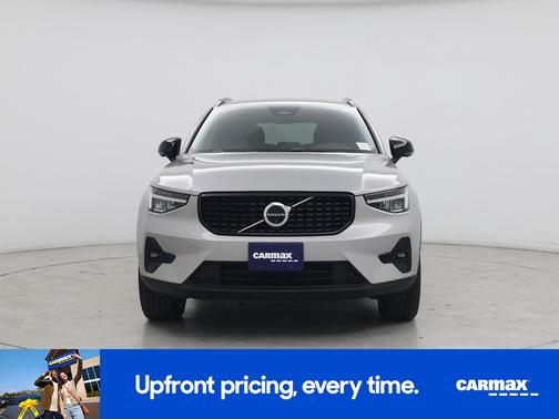 2025 Volvo XC40 B5 Plus Dark Theme