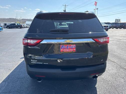 Mosaic Black Metallic 2021 Chevrolet Traverse LT Leather