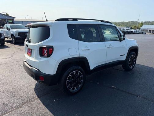 Alpine White Clearcoat 2023 Jeep Renegade Upland