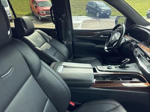 Crystal White Tricoat 2021 Cadillac Escalade Luxury