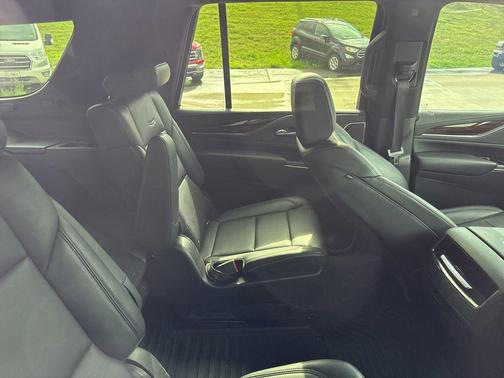 Crystal White Tricoat 2021 Cadillac Escalade Luxury