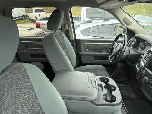2019 RAM 1500 SLT
