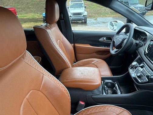 2024 Chrysler Pacifica L