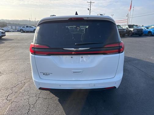 2024 Chrysler Pacifica L