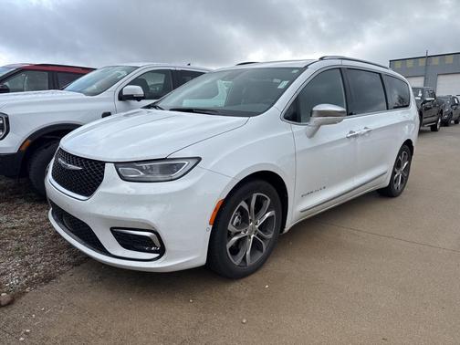 2024 Chrysler Pacifica L