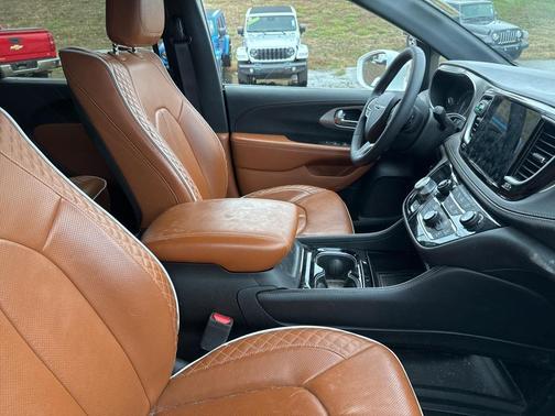 2024 Chrysler Pacifica L