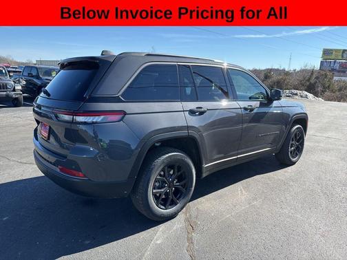 Baltic Gray Metallic Clearcoat 2026 Jeep Grand Cherokee Altitude
