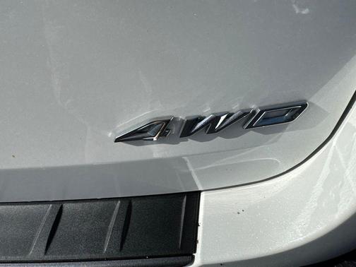 White Metallic 2023 Ford Explorer XLT