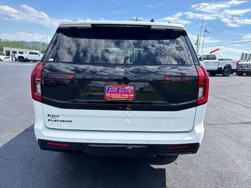 Star White Metallic Tri-Coat 2026 Ford Expedition Platinum