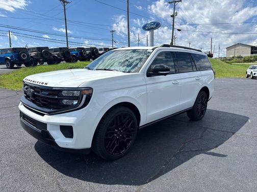 Star White Metallic Tri-Coat 2026 Ford Expedition Platinum
