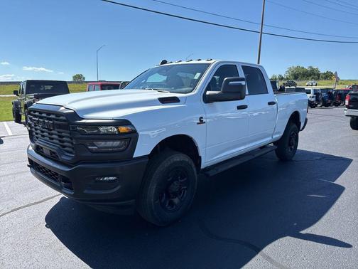 2025 RAM 2500 Tradesman Crew Cab 4x4 6'4' Box