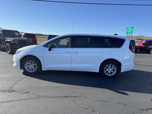 2026 Chrysler Voyager LX