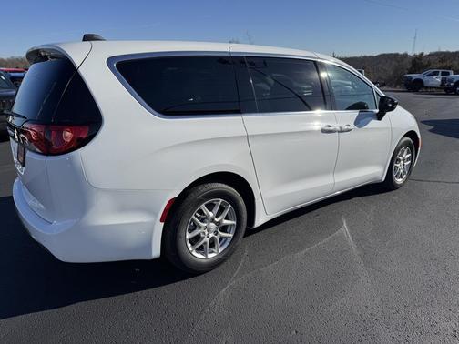2026 Chrysler Voyager LX