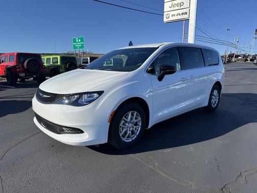 2026 Chrysler Voyager LX