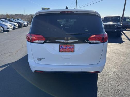 2026 Chrysler Voyager LX