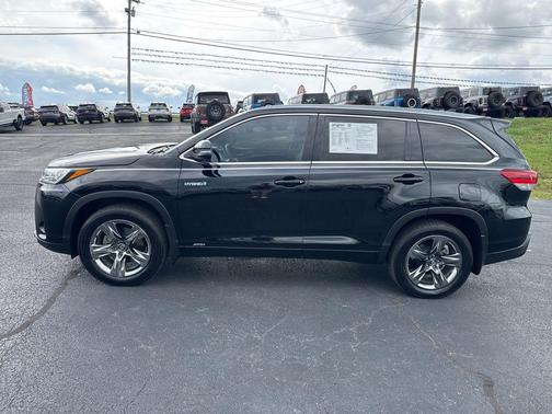 Midnight Black Metallic 2019 Toyota Highlander Hybrid Platinum