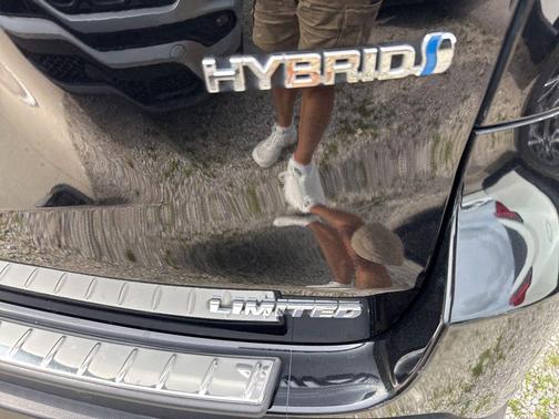 Midnight Black Metallic 2019 Toyota Highlander Hybrid Platinum