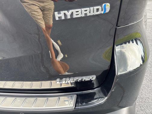Midnight Black Metallic 2019 Toyota Highlander Hybrid Platinum