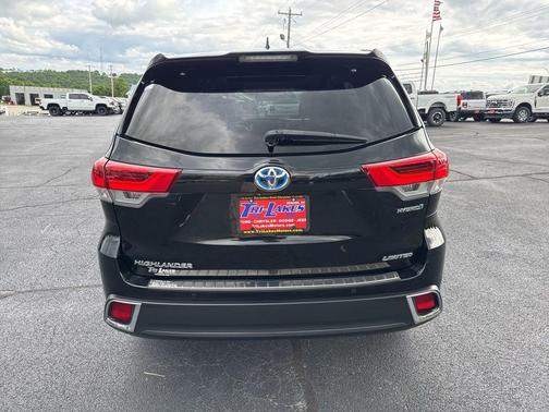 Midnight Black Metallic 2019 Toyota Highlander Hybrid Platinum