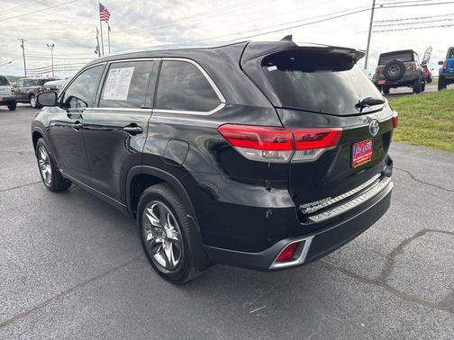 Midnight Black Metallic 2019 Toyota Highlander Hybrid Platinum