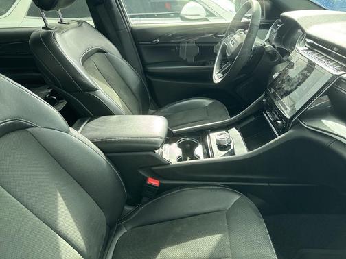 Bright White Clearcoat 2023 Jeep Grand Cherokee L Altitude