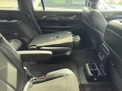 Bright White Clearcoat 2023 Jeep Grand Cherokee L Altitude