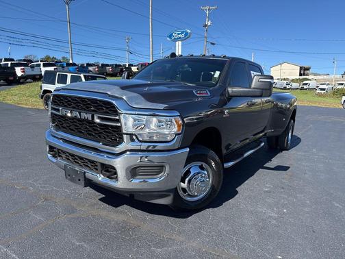 2024 RAM 3500 Tradesman Crew Cab 4x4 8' Box