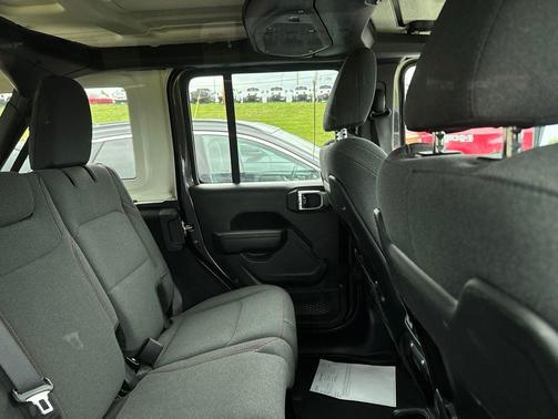 Granite Crystal Metallic Clearcoat 2025 Jeep Wrangler Rubicon