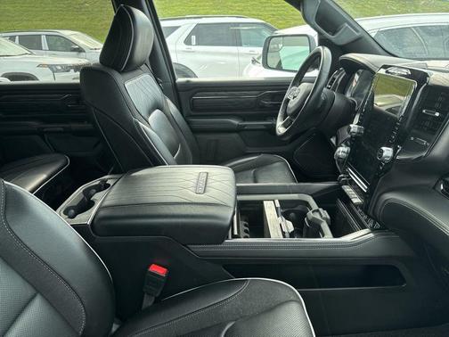 Diamond Black Crystal Pearlcoat 2025 RAM 1500 Limited