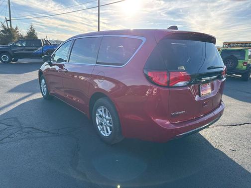 2026 Chrysler Voyager LX
