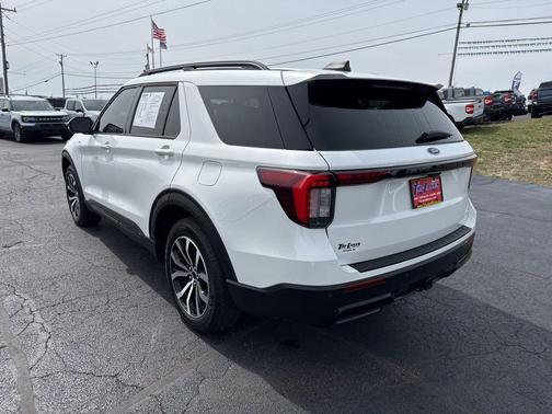 2025 Ford Explorer ST-Line