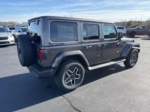 2026 Jeep Wrangler 4-Door Sahara 4x4