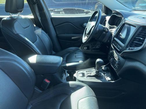 Bright White Clearcoat 2021 Jeep Cherokee Latitude Lux