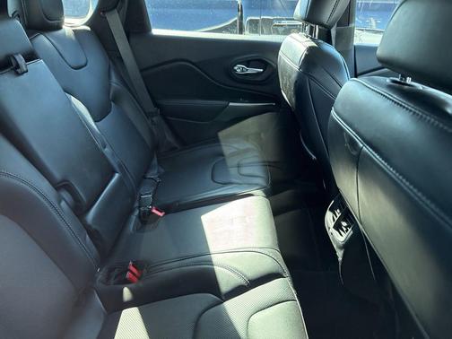 Bright White Clearcoat 2021 Jeep Cherokee Latitude Lux