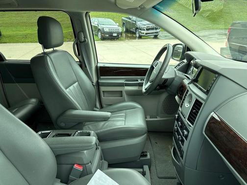 Bright Silver Metallic Clearcoat 2010 Chrysler Town & Country Touring