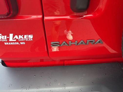 Firecracker Red Clearcoat 2026 Jeep Wrangler 4-Door Sahara 4x4