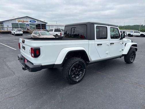 Bright White Clearcoat 2023 Jeep Gladiator Willys 4x4
