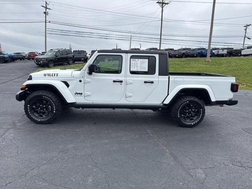 Bright White Clearcoat 2023 Jeep Gladiator Willys 4x4