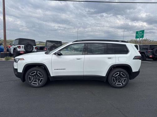 Bright White Clearcoat 2026 Jeep Cherokee Laredo 4x4
