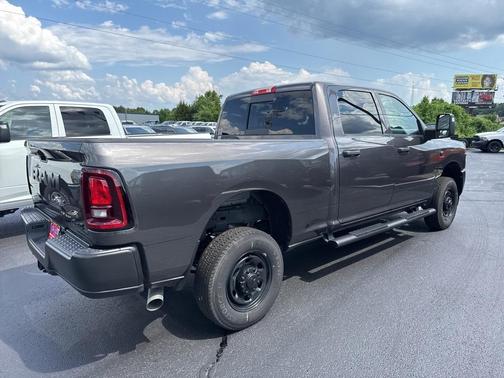 2025 RAM 2500 Tradesman Crew Cab 4x4 6'4' Box