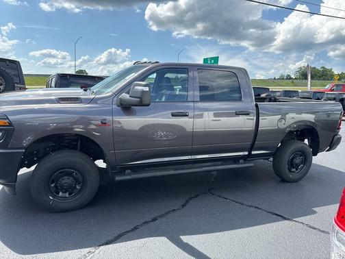 2025 RAM 2500 Tradesman Crew Cab 4x4 6'4' Box