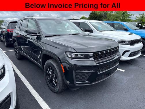 Diamond Black Crystal Pearlcoat 2026 Jeep Grand Cherokee Altitude