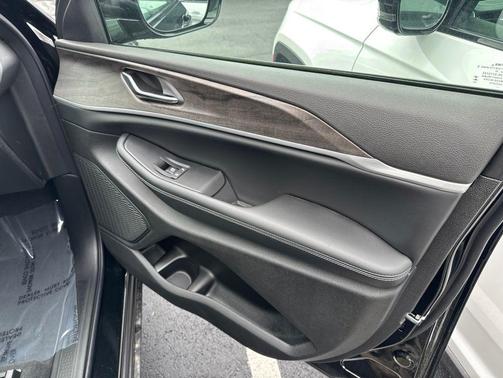 Diamond Black Crystal Pearlcoat 2026 Jeep Grand Cherokee Altitude