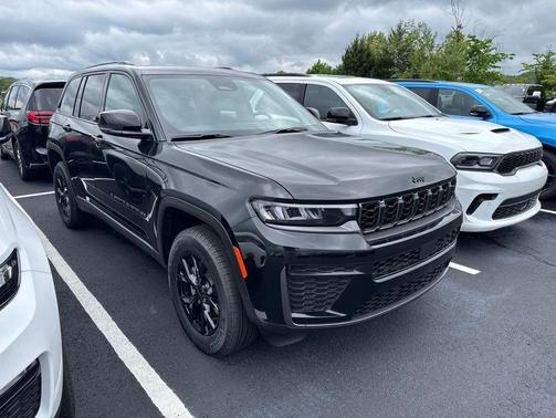 Diamond Black Crystal Pearlcoat 2026 Jeep Grand Cherokee Altitude