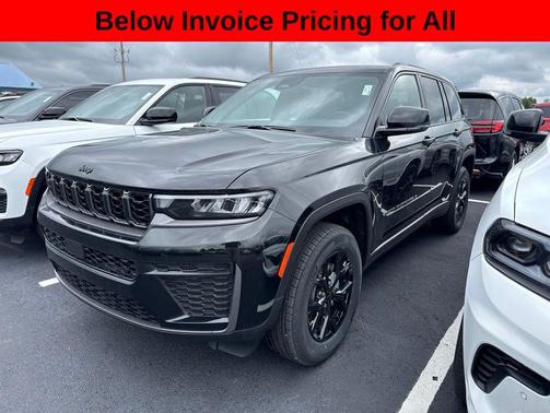 Diamond Black Crystal Pearlcoat 2026 Jeep Grand Cherokee Altitude