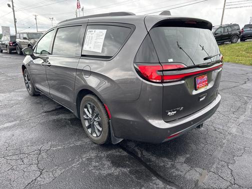 Granite Crystal Metallic Clearcoat 2021 Chrysler Pacifica Touring L