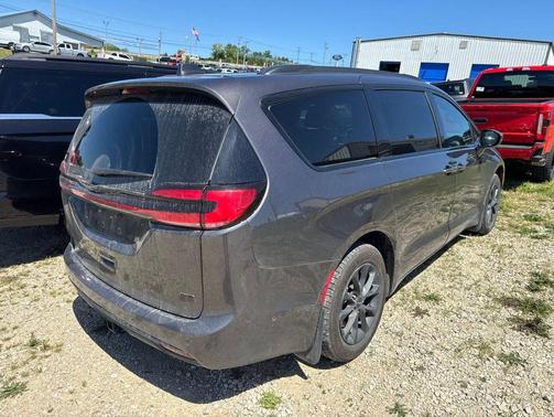 Granite Crystal Metallic Clearcoat 2021 Chrysler Pacifica Touring L