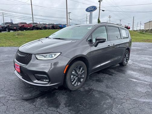 Granite Crystal Metallic Clearcoat 2021 Chrysler Pacifica Touring L