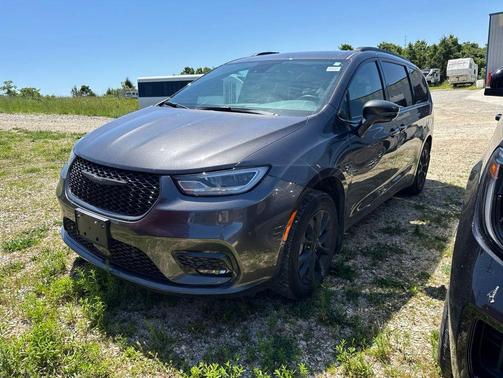 Granite Crystal Metallic Clearcoat 2021 Chrysler Pacifica Touring L