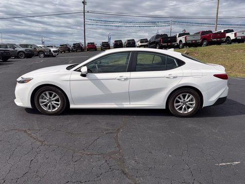 Ice Cap 2025 Toyota Camry LE